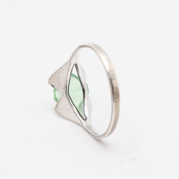 Vintage Sterling Silver Cushion Peridot/Glass Ring - Picture 5 of 6